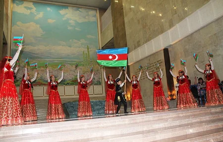 Özbəkistan Dövlət Tarix Muzeyində Azərbaycan pavilyonuu açılıb