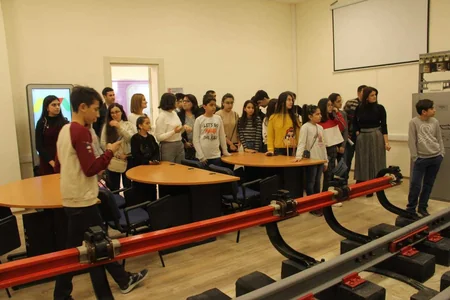 Məktəblilər “Bakı Metropoliteni”nin təlim-tədris mərkəzində olub