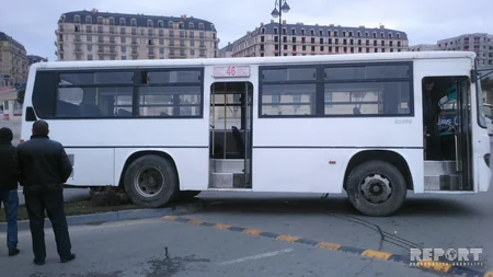 Bakıda sərnişin avtobusu qəza törədib - FOTO