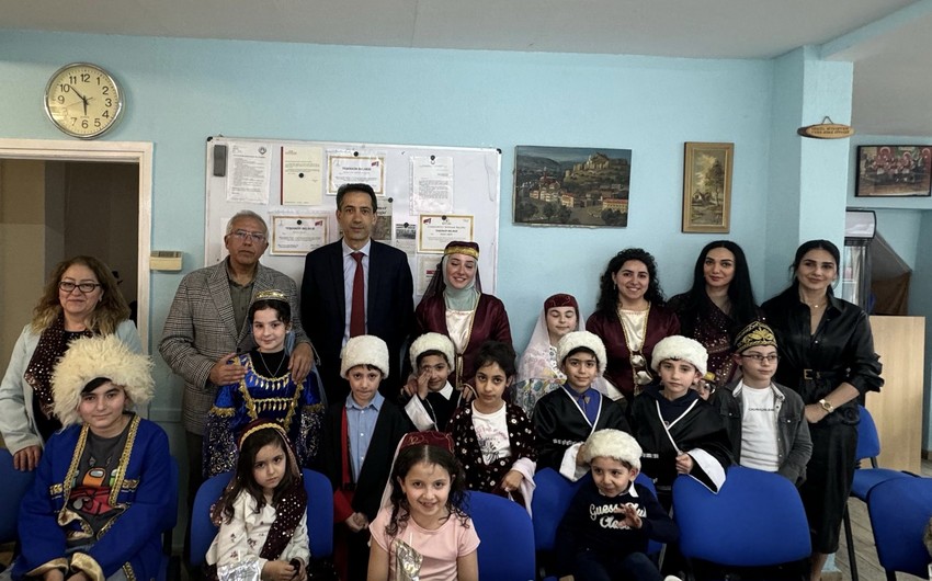 Haaqada yeni fəaliyyətə başlamış Azərbaycan məktəbində Novruz bayramı qeyd olunub