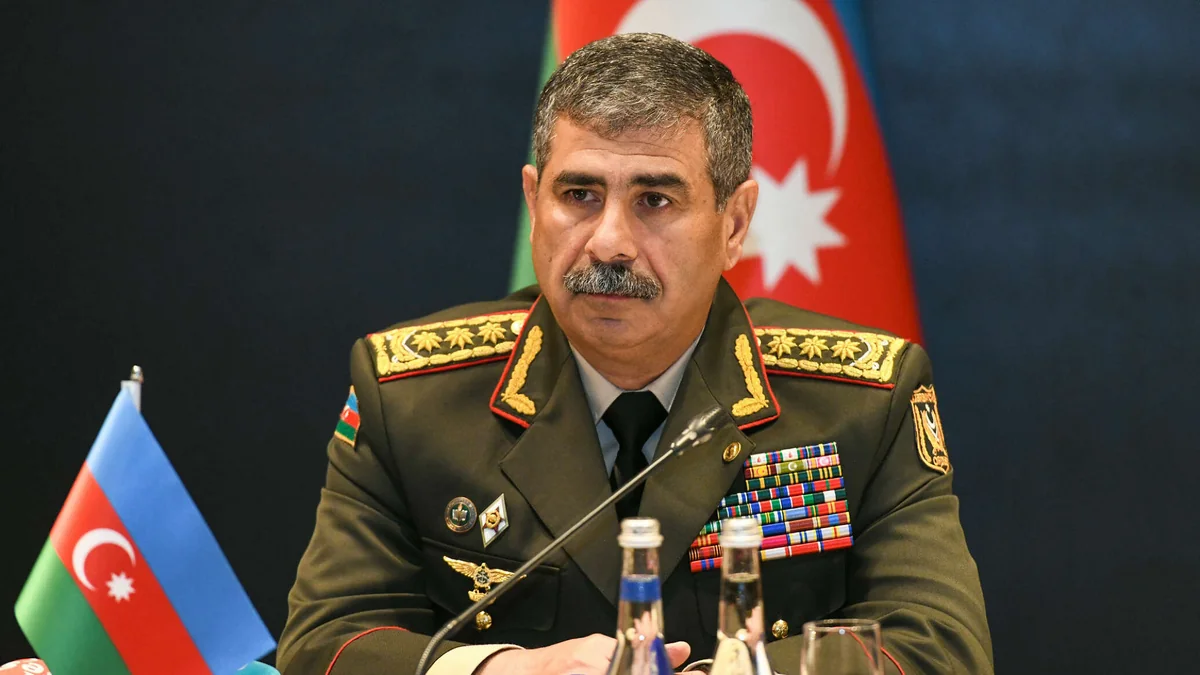 Zakir Həsənov qadınları təbrik edib