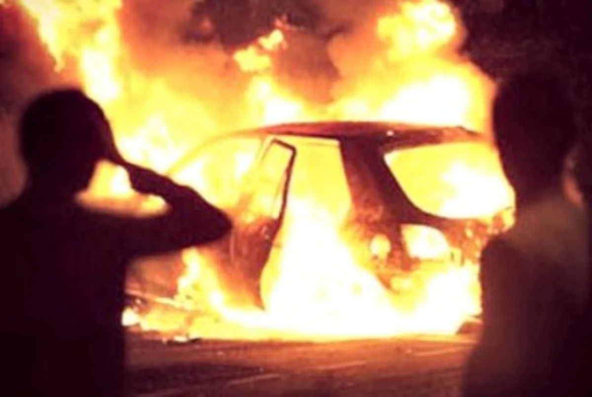 Bakıda avtomobil yanıb