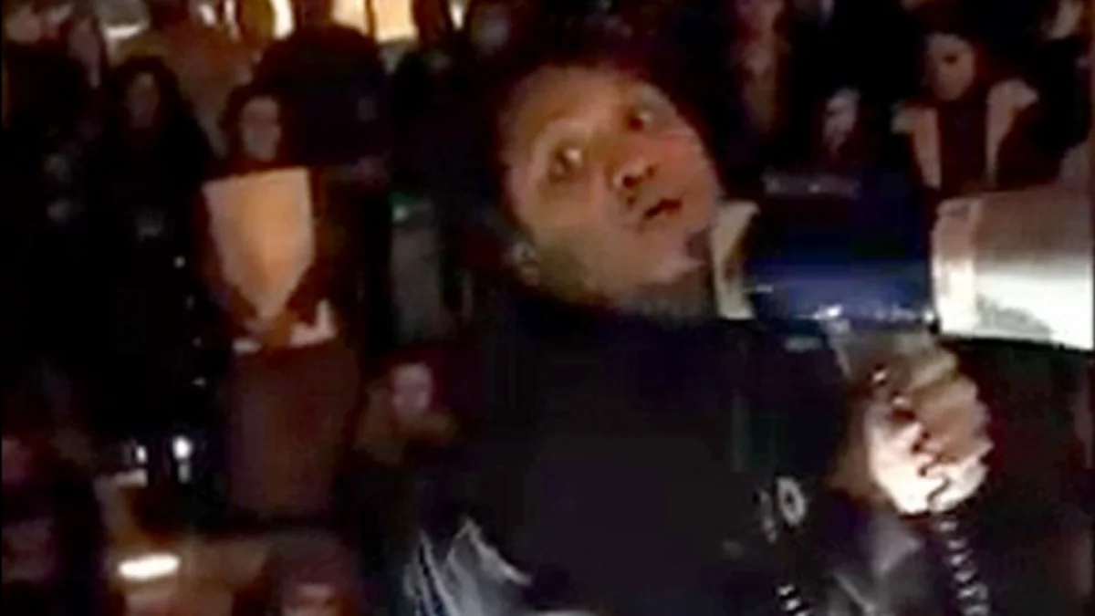 ABŞ-da qadın müəllim insanları adam öldürməyə çağırıb