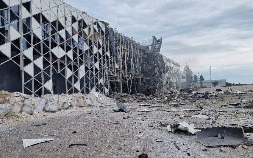 Rusiya ordusu Zaporojyenin hava limanını atəşə tutub, aeroport qismən dağılıb