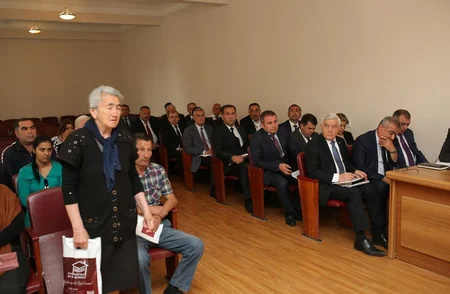 Gəncə Şəhər İcra Hakimiyyətinin başçısı sakinlərlə görüşüb