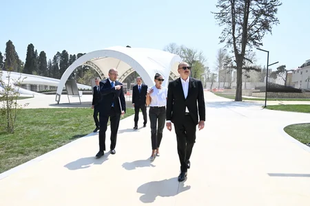 İlham Əliyev və Mehriban Əliyeva Gәncә Memorial Kompleksində görülən işlərlə tanış olublar - YENİLƏNİB
