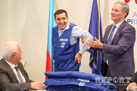 Press Council distributes vests to journalists - PHOTO