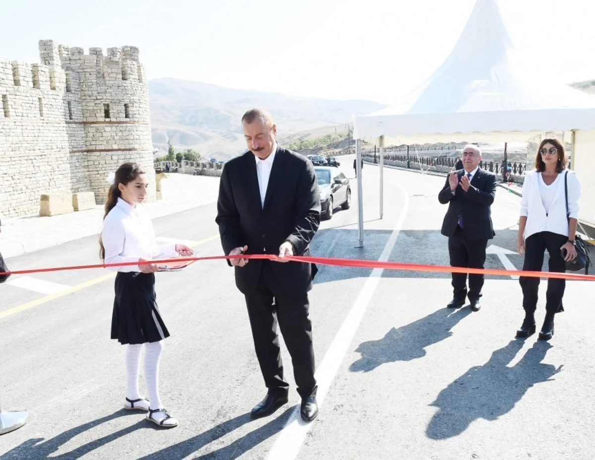 Prezident İlham Əliyev Dəmirçi-Lahıc avtomobil yolunun açılışında iştirak edib