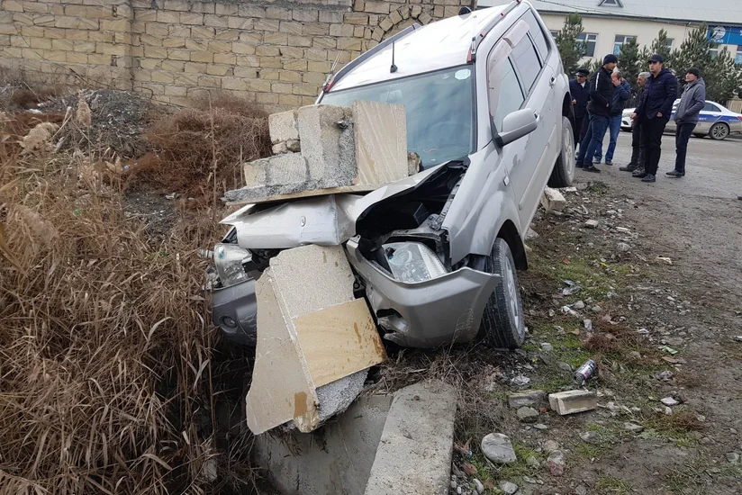 Ucarda bir ailənin 3 üzvü yol qəzasında xəsarət alıb - FOTO