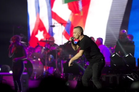 İtalyan müğənni Eros Ramazzotti Bakıda ilk dəfə konsert verib