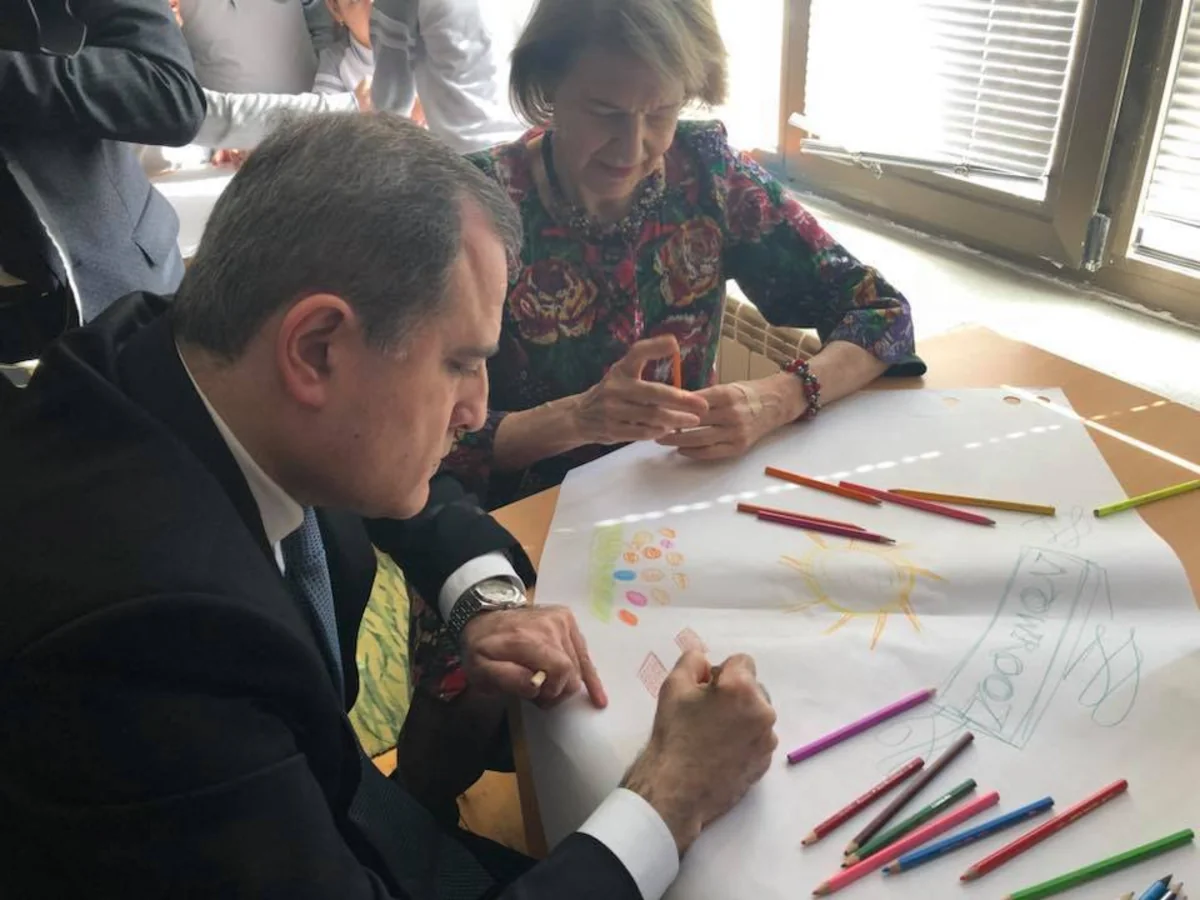 Джейхун Байрамов и торговый посланник премьера Великобритании нарисовали вместе картину