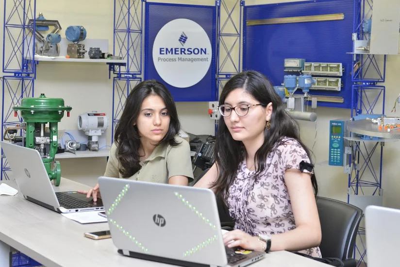 BANM-in tələbələri Emerson şirkətində istehsalat təcrübəsi keçirlər