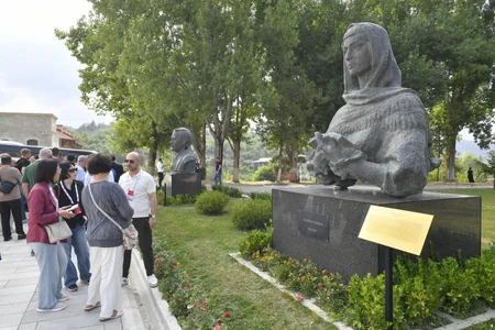 Şuşa Qlobal Media Forumunun iştirakçıları Şuşa şəhərinin tarixi məkanları ilə tanış olublar
