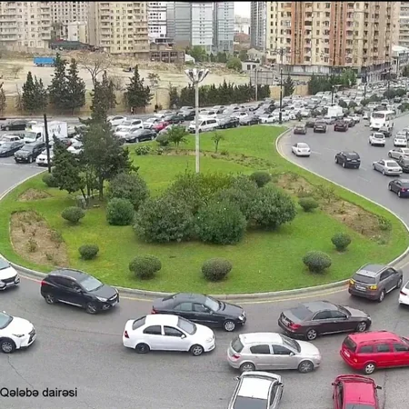 Bakının bir sıra yollarında tıxac yaranıb - SİYAHI