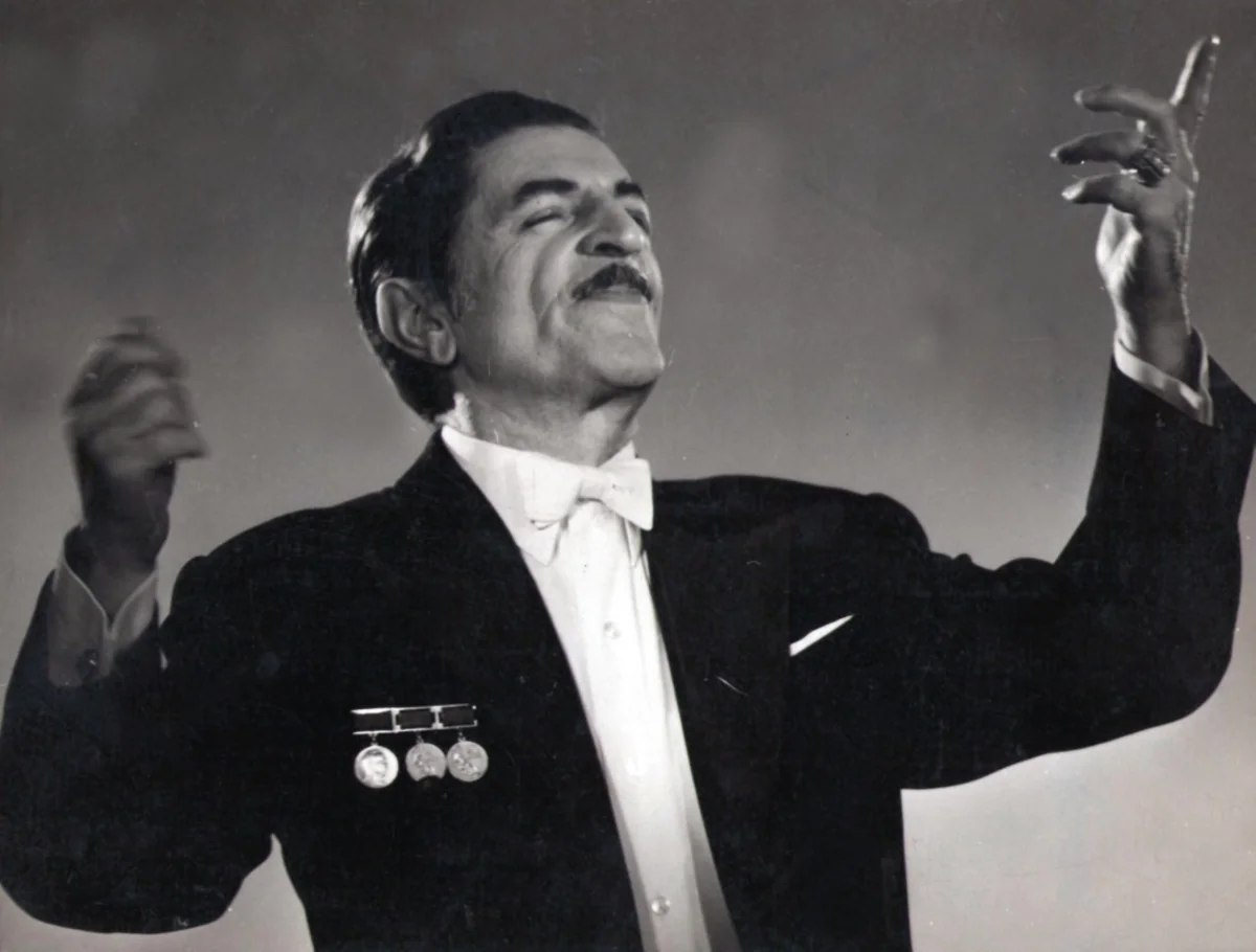 Maestro Niyazi engaged in weightlifting in young days