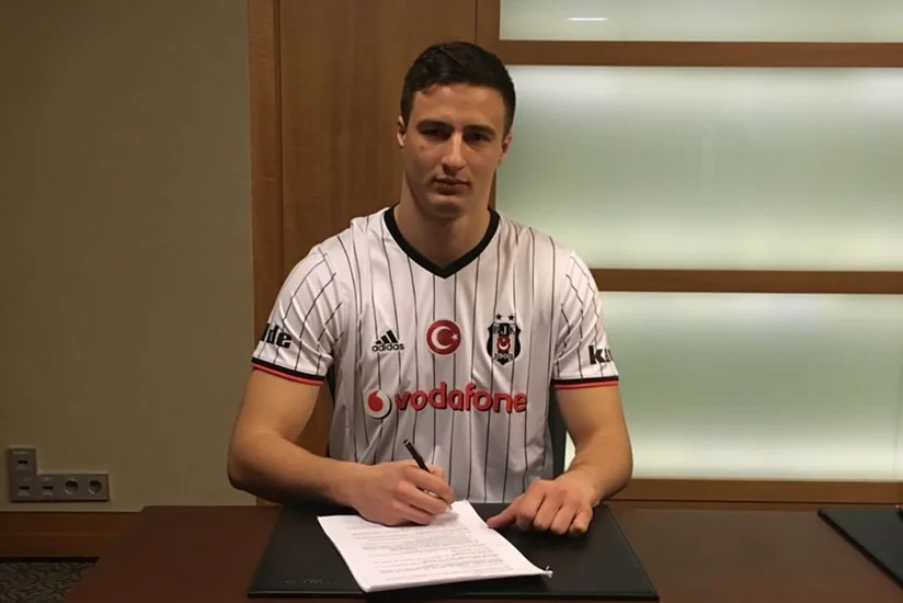 Beşiktaş klubu xorvatiyalı futbolçu ilə müqavilə imzalayıb