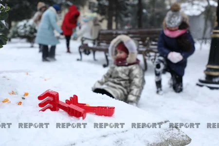 Qar ən çox uşaqları sevindirir... - VİDEO