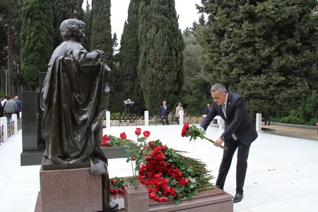 Vəkillər Kollegiyasının rəhbərliyi Heydər Əliyevin xatirəsini yad ediblər