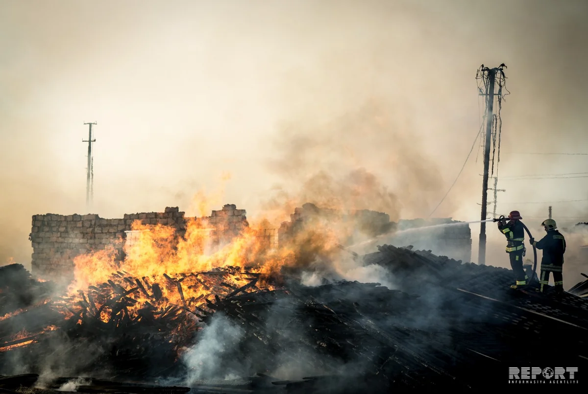 Bakıda taxta bazarında yanğın söndürülüb - VİDEO - YENİLƏNİB-4 - FOTOREPORTAJ