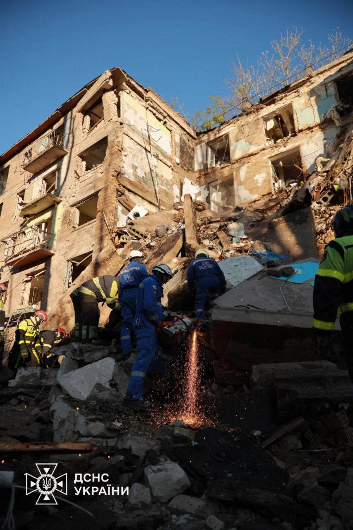 2 killed in Russian attack on Ukraine's Chernihiv