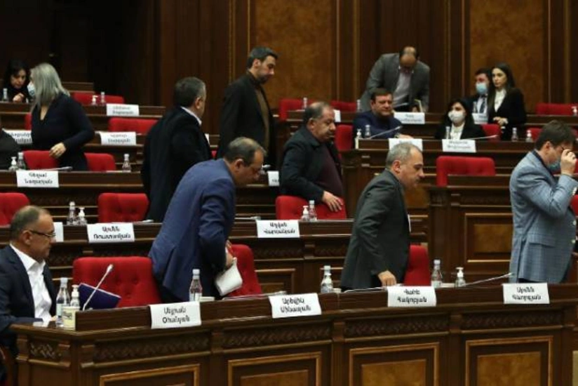 Sarqsyan və Koçaryanın parlamentdəki tərəfdarları parçalanıb