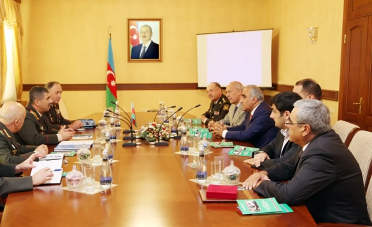 ​Müdafiə naziri bir qrup ictimaiyyət nümayəndəsi ilə görüşüb