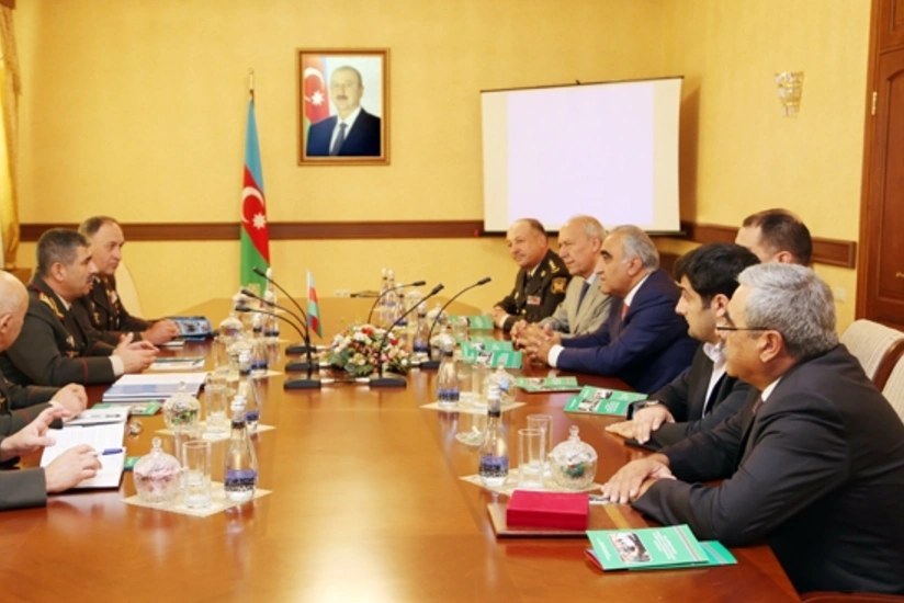 ​Müdafiə naziri bir qrup ictimaiyyət nümayəndəsi ilə görüşüb