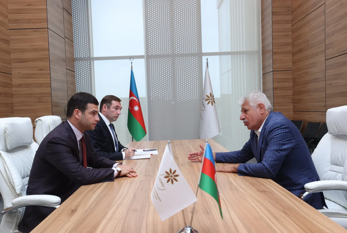 Председатель правления KOBİA встретился с предпринимателями