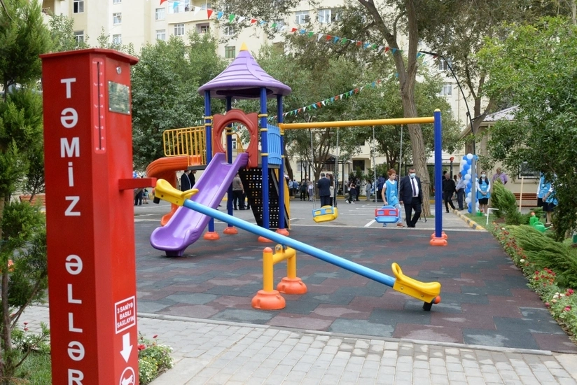 Bakıda abadlaşdırılan növbəti həyətlər sakinlərin istifadəsinə verilib