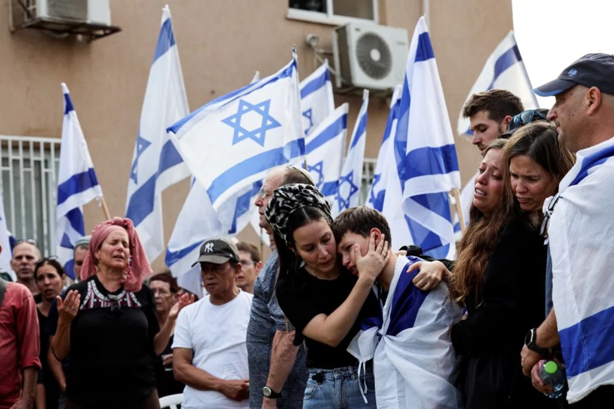 Sərhədlərdəki vəziyyətə görə 200 minə yaxın israilli evlərini tərk edib