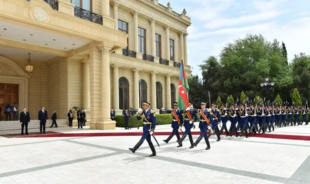 Serbiya Prezidenti Aleksandr Vuçiçin rəsmi qarşılanma mərasimi olub