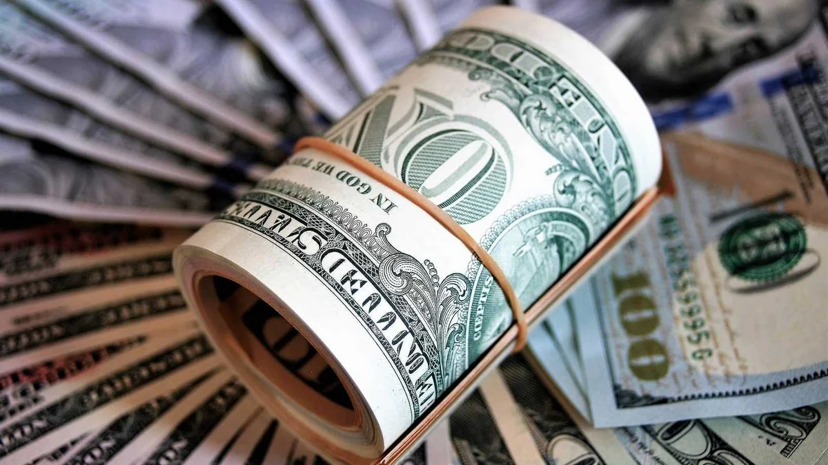 В Казахстане назвали исключения в запрете на вывоз из страны свыше $10 тыс.