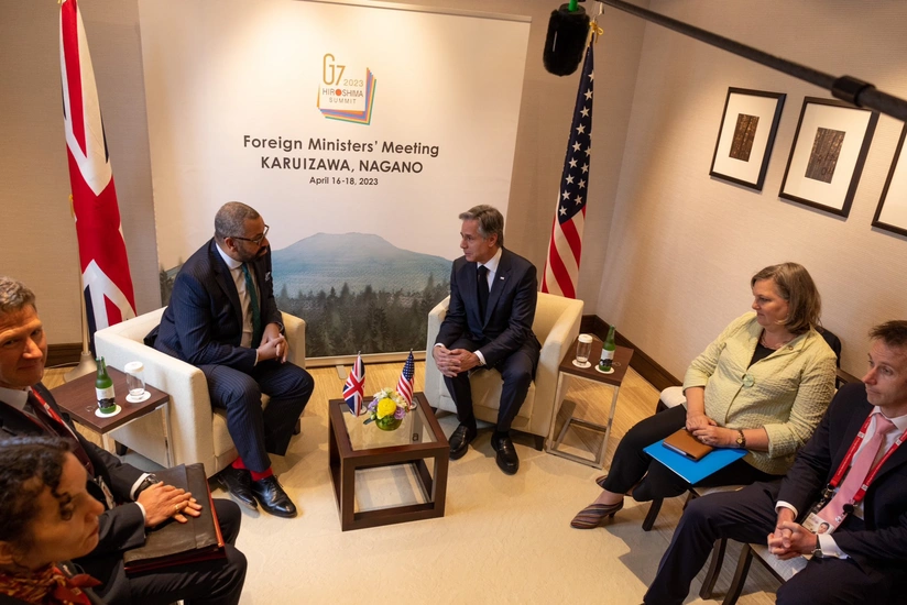 ABŞ dövlət katibi Böyük Britaniya XİN başçısı ilə görüşüb