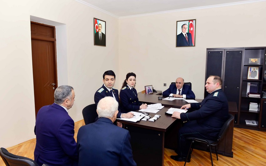 Baş prokuror Qobustanda vətəndaşları qəbul edib