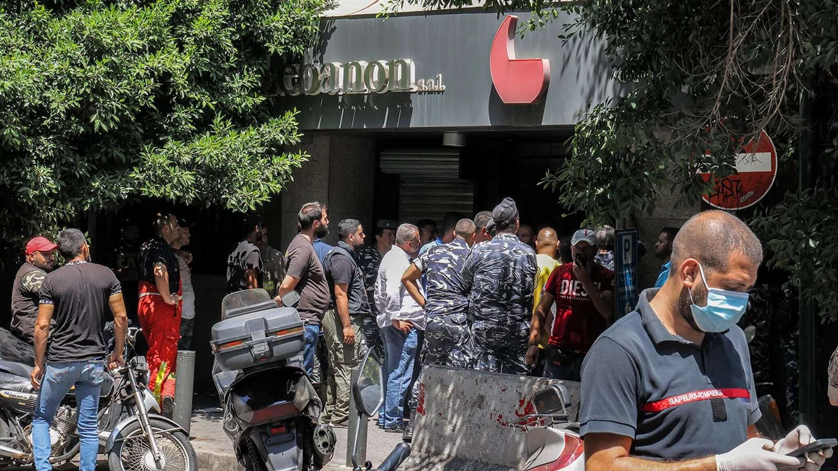 Lebanese banks close all their offices after attacks by disgruntled depositors