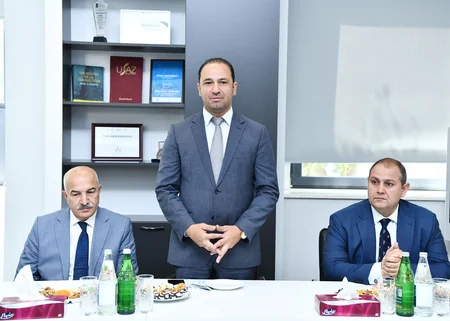 Vazeh Əskərov bir qrup jurnalistlə görüşüb