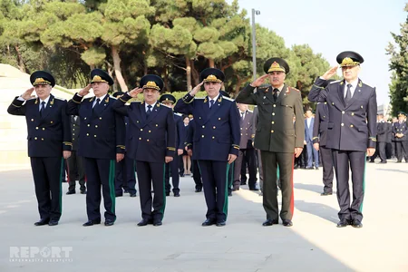 Prokurorluq işçiləri Fəxri və Şəhidlər xiyabanlarını ziyarət ediblər