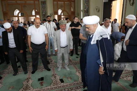 Eid al-Adha prayer held in Tazapir Mosque