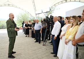 İlham Əliyev Xanyurdu kənd sakininə: Daha heç kim bizi bu yerlərdən çıxara bilməz