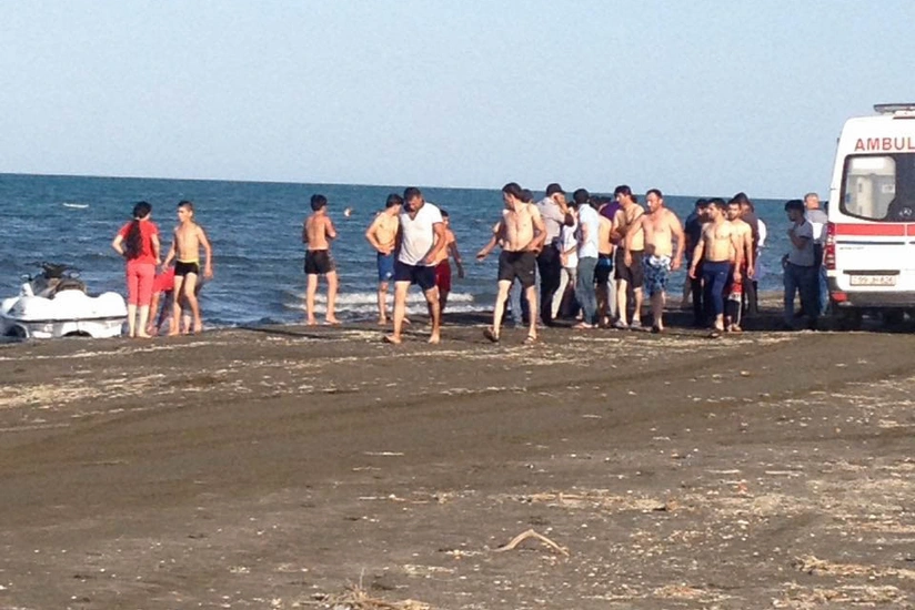 Xəzərin Xaçmaz sahilində 1 nəfər batıb