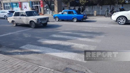Kürdəmirdə avtomobil piyada zolağını keçən şəxsi vurub