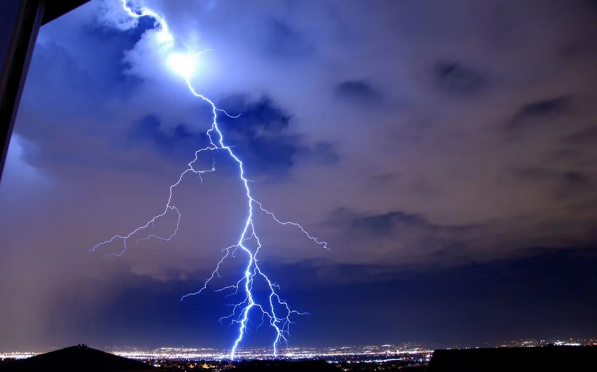 Bəzi rayonlarda şimşək çaxıb, leysan yağıb, dolu düşüb - FAKTİKİ HAVA