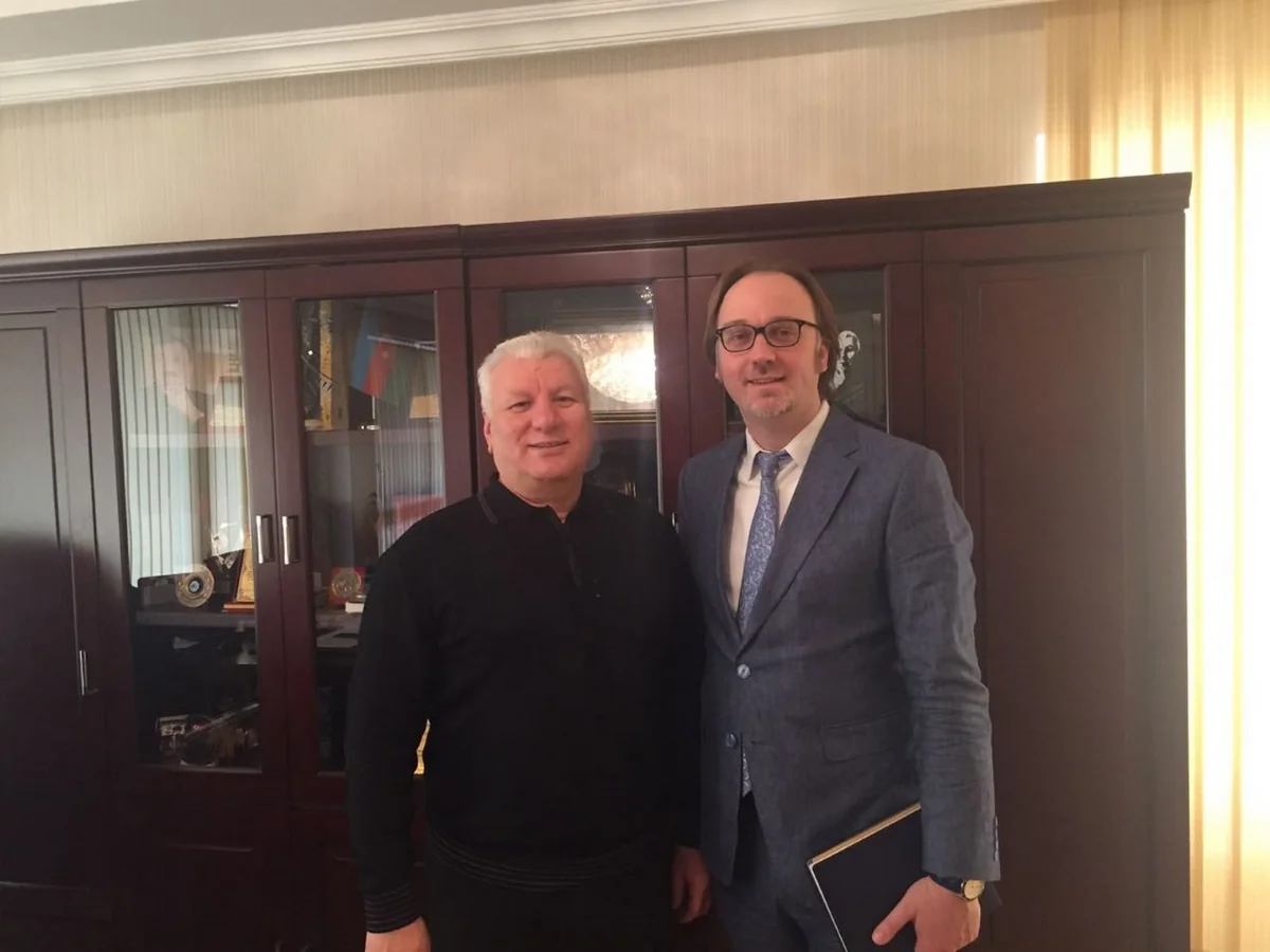 Fransa səfirliyinin əməkdaşı Musiqili Teatrda olub