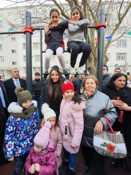 Leyla Əliyeva Səbail rayonunda abadlaşdırılan həyətin açılışında iştirak edib