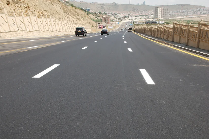 ​Bibiheybət məscidindən şəhərə doğru gedən yol təmir olunub