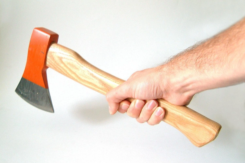 Ağstafada qadın ərini balta ilə qətlə yetirib