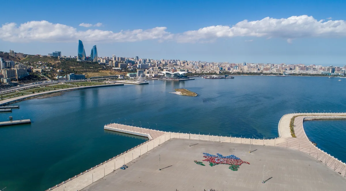 Könüllülərin iştirakı ilə Vətən var olsun! adlı fləşmob keçirilib