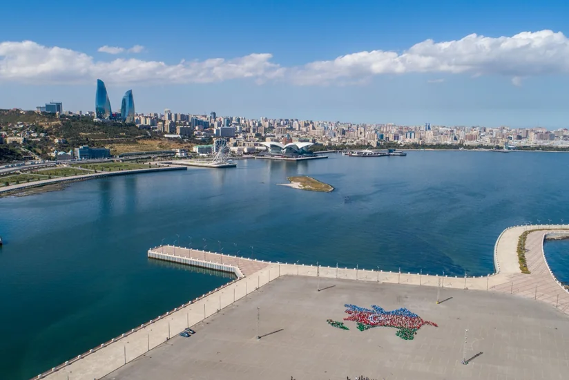 Könüllülərin iştirakı ilə Vətən var olsun! adlı fləşmob keçirilib