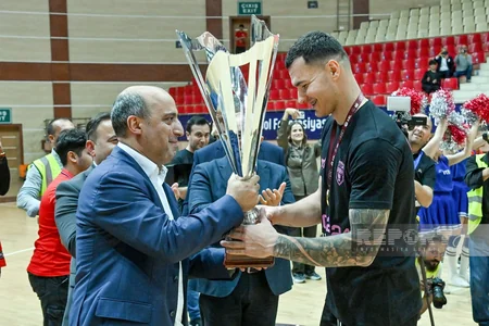 Azərbaycan Basketbol Liqasının qalibi olan Sabaha çempionluq kuboku təqdim olunub