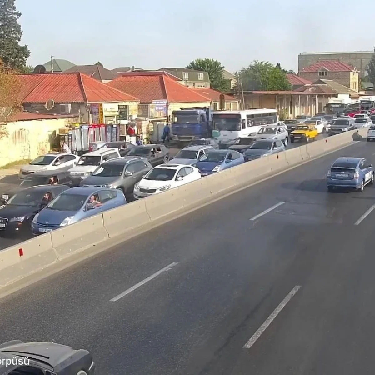 Bakının bir sıra yollarında tıxac yaranıb